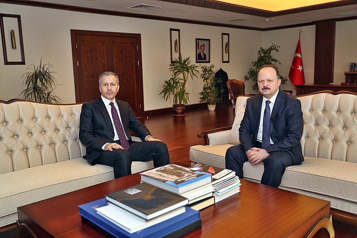 Vali Yerlikaya’dan Maltepe Kaymakamlığına Ziyaret
istanbulolay.com/vali-yerlikaya… <a href="/MeftunDalli/">Meftun Dallı</a>