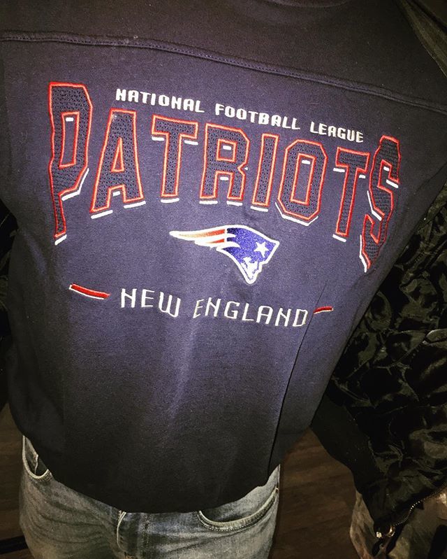 BritDoesVintage's tweet photo. Looking for some Super Bowl inspiration after last night?! We’ve got sweats like this plus much much more! We’re open from 10:30am here at @ysjsu in the Ground Floor bar! Sweat shirt courtesy of @gingernutvintage ! #vintage #retro #yorkstjohn #ysj #super… https://t.co/DQBpngObzk https://t.co/pmPORvyjqW