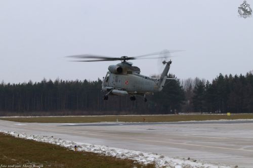 AltairAgencja's tweet photo. We wtorek z lotniska #Oksywie wystartował śmigłowiec pokładowy #SH2G, kierując się na fregatę rakietową #ORP Gen. Kazimierz Pułaski.
#Foto i więcej na: https://t.co/HtRr9LUTP2 https://t.co/fzT2KR2Yk4