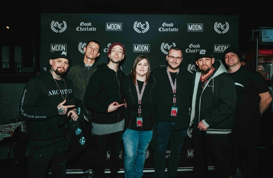 Cra_Zii__'s tweet photo. Vienna was a blast 😍 thank you Guys so much for wishing us the best for our wedding, it was so special for us 😭❤️ and @TheBillyMartin i was so nervous and forgot to tell you that i'm your Fan since 15 years and have your PRS and still buy your comics and new stuff 😍 THX @ ALL! https://t.co/0v4ivgpe3j
