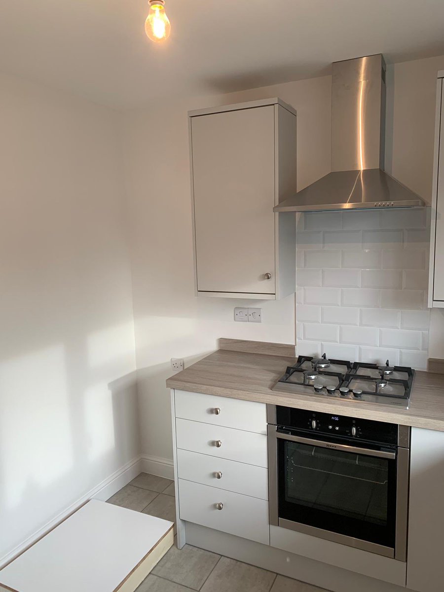 leedavispaint's tweet photo. Last week saw the completion of this job for Premiere Property Services. A full redecoration to a flat in Cambridge 👏🏻#painters #decorators #redecoration #cambridge https://t.co/FLPH6DFmHe