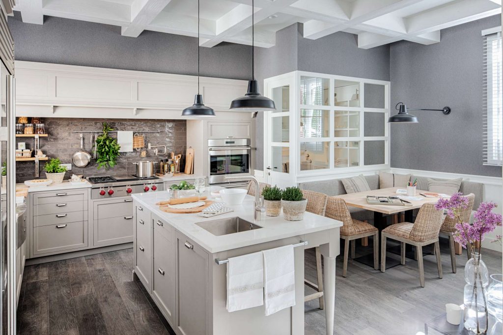 CasaDecor's tweet photo. Más que una cocina, “The Living Cook” es un gran espacio con múltiples zonas que se integran dando lugar a un ambiente perlado y cálido. El family room creado por @deulonder en #CasaDecor2019 se convierte en la estancia perfecta para compartir momentos con amigos y familia. https://t.co/QVfJyLZzyw