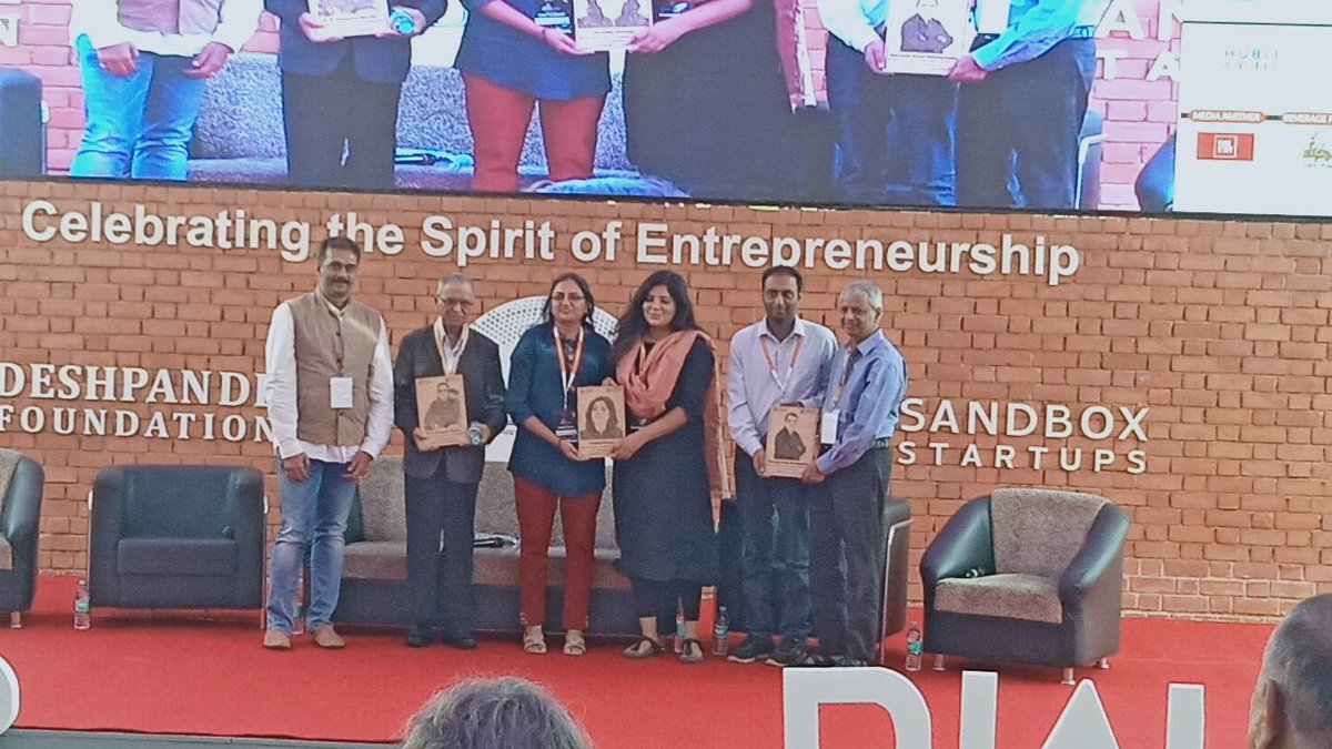 N_babu27's tweet photo. Privileged to have attended Startup Dialogue an innovative program filled with panel discussions from Entrepreneural Legends and New-age Entrepreneurs.
@DFstartups
@deshpande
@cmpatil7
@SharmaShradha
@Premagopalan
#SSDialogue #startups #Entrepreneur https://t.co/YKLbxwD5Qf