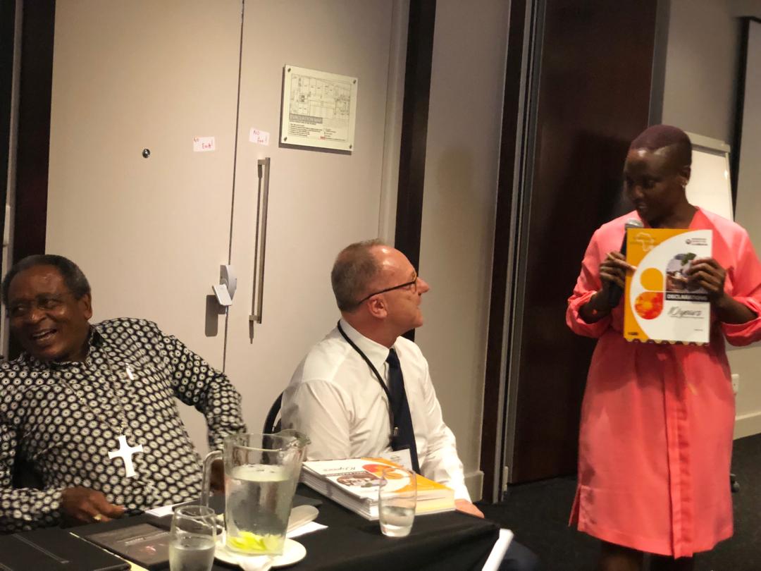 ZELO_Infor's tweet photo. #AMI10 hands over the AMI declarations for the past 9 years to Mark Cutifani CEO of Anglo American after his pledge to listen more.The declaration contains recommendations to corporates &amp; Government to address community challenges. https://t.co/2ZDgmLgubU