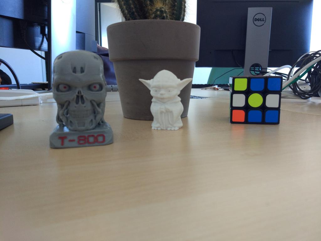 LoxTwit's tweet photo. I'm under attack! #3dprinted @Creality3dprint #ender3 https://t.co/6n7DFilG39