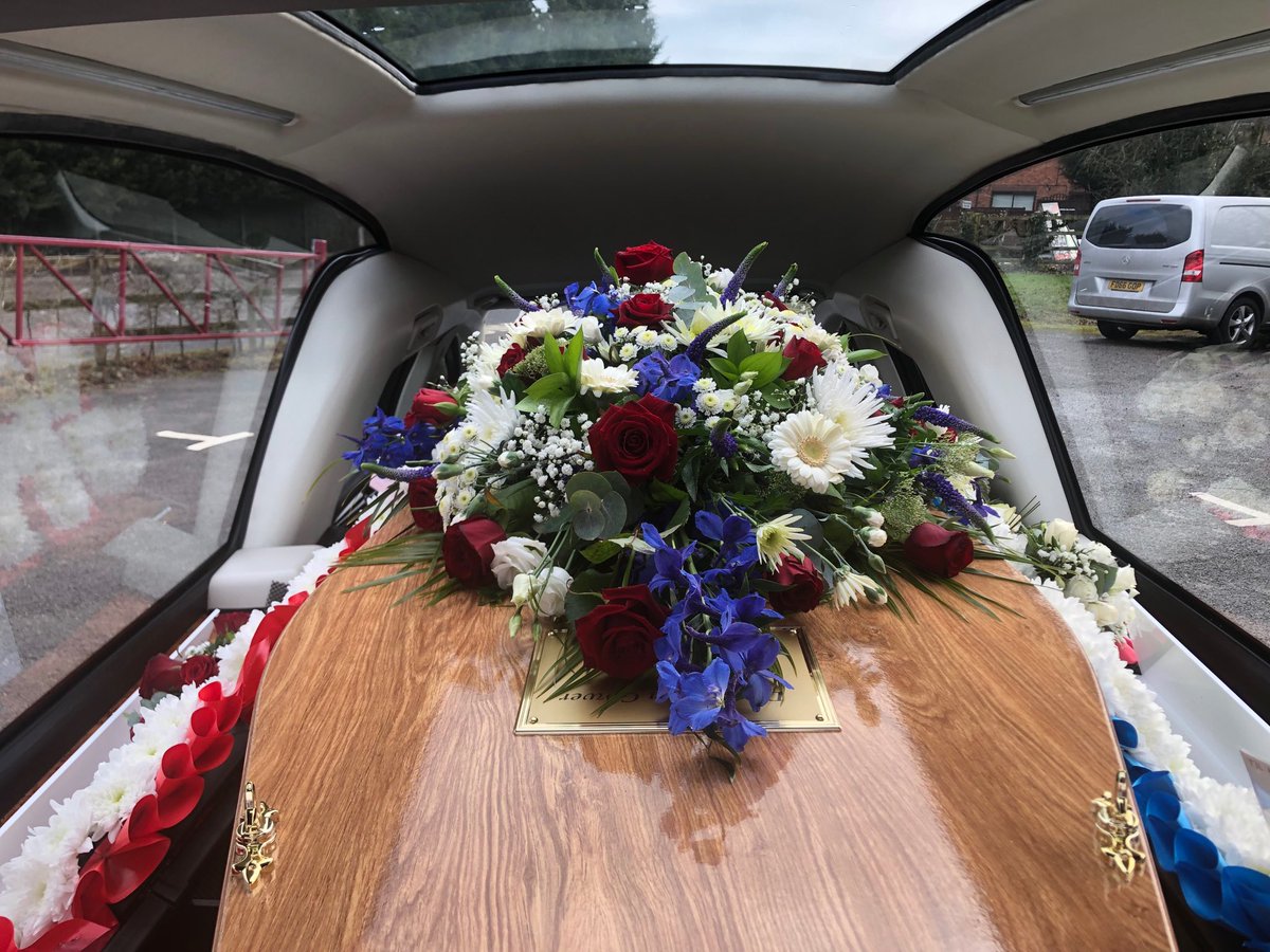 🕊Proudly supporting Bereaved families in their hour of need 

Call 01283 819933 - Anytime 

#funeraldirectors #swadlincote #Derbyshire 💐