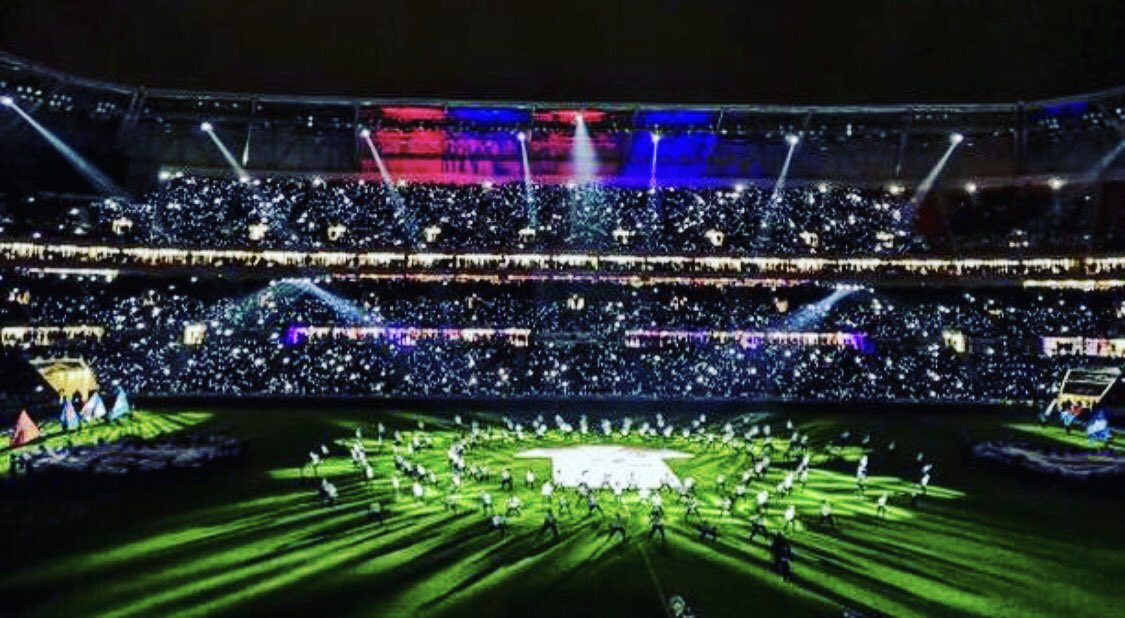 CelineClain's tweet photo. Show OL/PSG réalisé par mes 220 danseurs au @GroupamaStadium  en soutien à notre équipe @OL ❤️🙏 c’était magique ... merci ... https://t.co/D5Yk9pDg1R