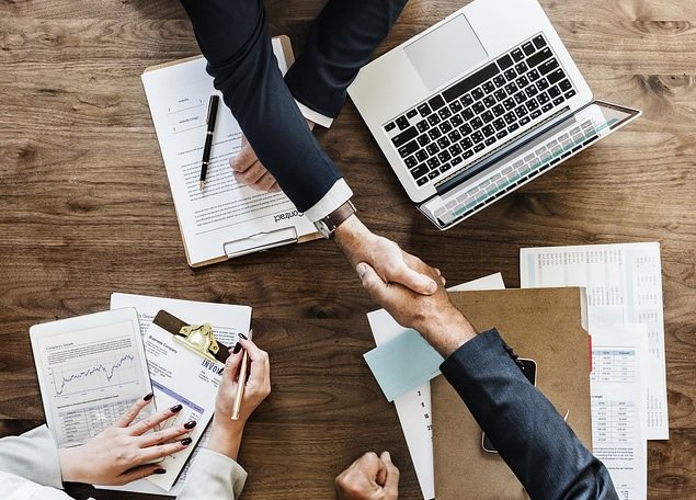 tech_quimper_co's tweet photo. #startups réalisent 3/4 de CA avec grandes #entreprises lesquelles les financent en contribuant + de 25% de leurs levées de fond. M. #GIGET mettra en lumière l'émergence d'une "société de progrès partagé" / Jeudi 7 fév 8h30 #Quimper 👉 S'inscrire https://t.co/lDEug1OqN1 https://t.co/BtToHX4PpX