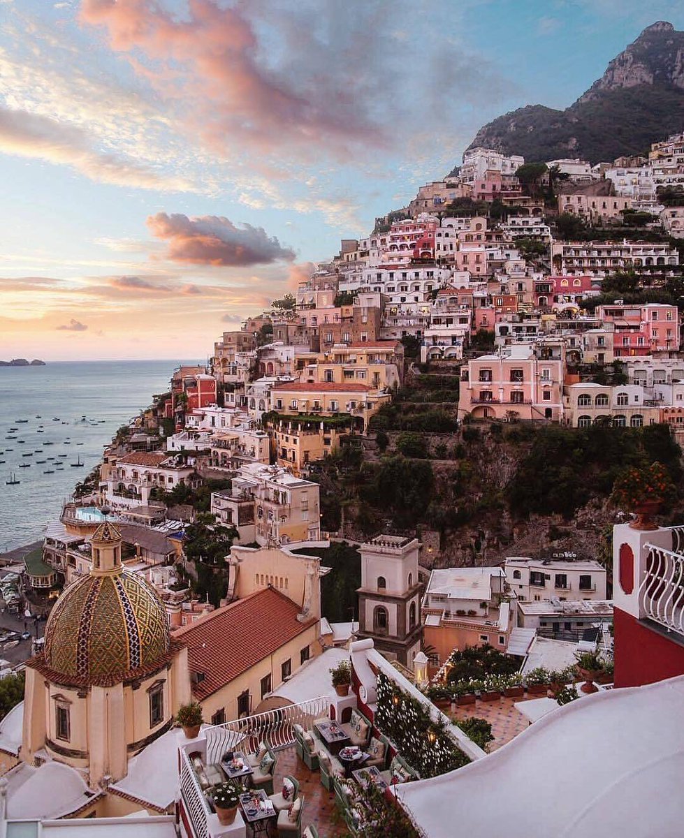 Positano et la cote Amalfitaine à decouvrir ABSOLUMENT, vous êtes obligés de le mettre sur votre bucket list ! Dolce Vita, soleil et mer, gatsronomie italienne quoi de plus ? 
Photo <a href="/alexpreview/">➳</a> #voyage #luxe #voyages