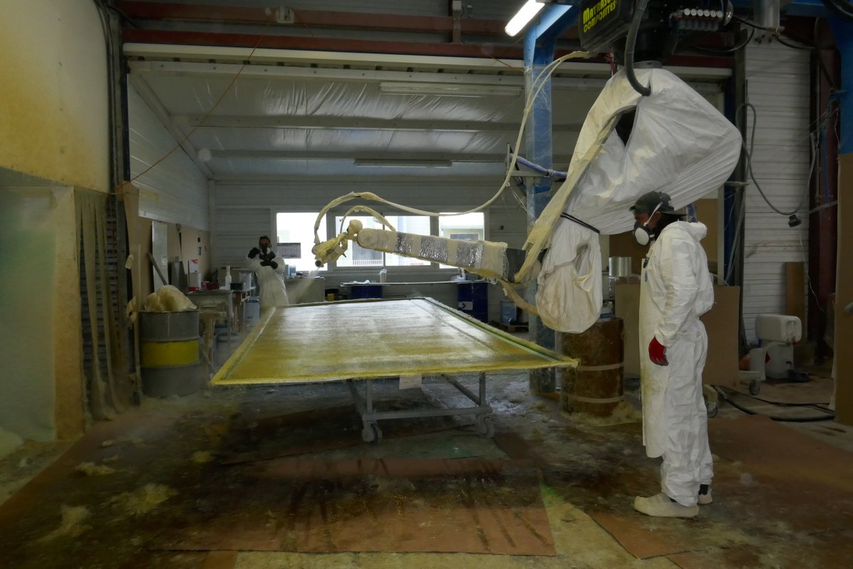 Pour vos besoins en composites sollicitez cette belle équipe qui s'est dotée d'un Robot de projection pour réaliser vos armoires électrique, mobiliers, habillages et capotages. Entrepairs les a rencontré pour vous, sérieux et qualité sont au RDV :lnkd.in/gfW8bMW