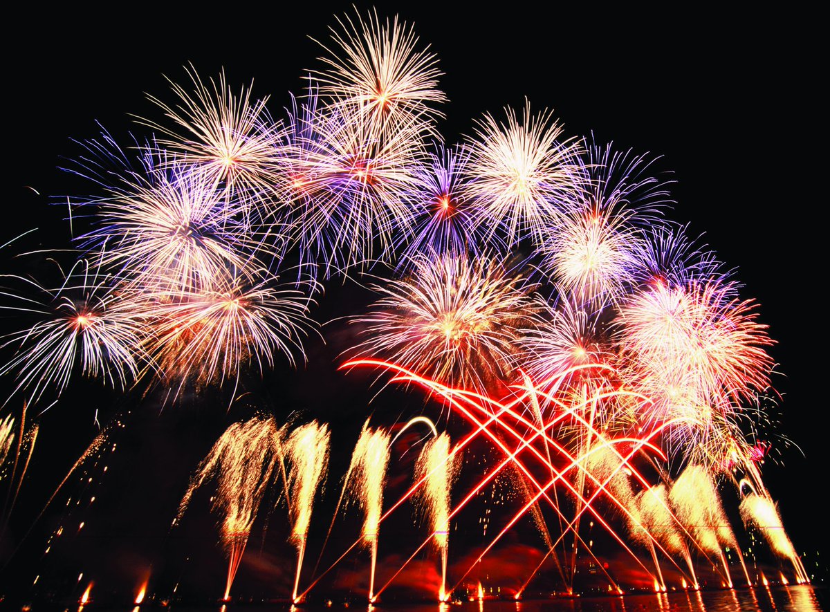 La Fête du Lac d'Annecy c'est dans 6 mois ! Rendez-vous le 3 août pour un spectacle pyrotechnique unique. Retenez bien ces dates : ✔️ 29/04 : ouverture de la billetterie au Centre Bonlieu - ✔️ 6/05 : ouverture de la billetterie en ligne annecy.fr. 
© 📷 : Lukasser