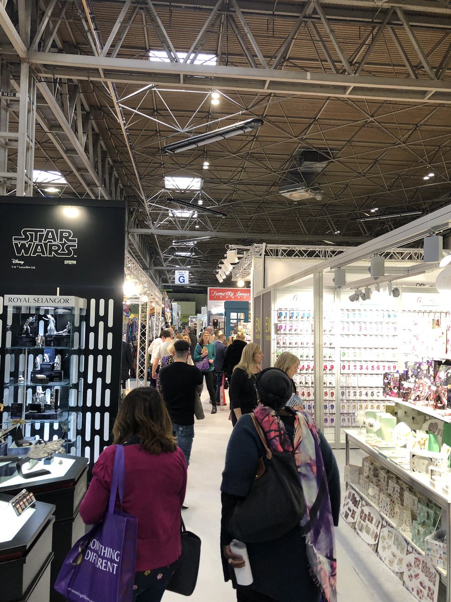PactiveApp's tweet image. Visiting a trade show today @SpringAutFair - I wonder how many steps I can achieve?? 🥾🥾 #getpactive #activework #ukactive #springfair #work