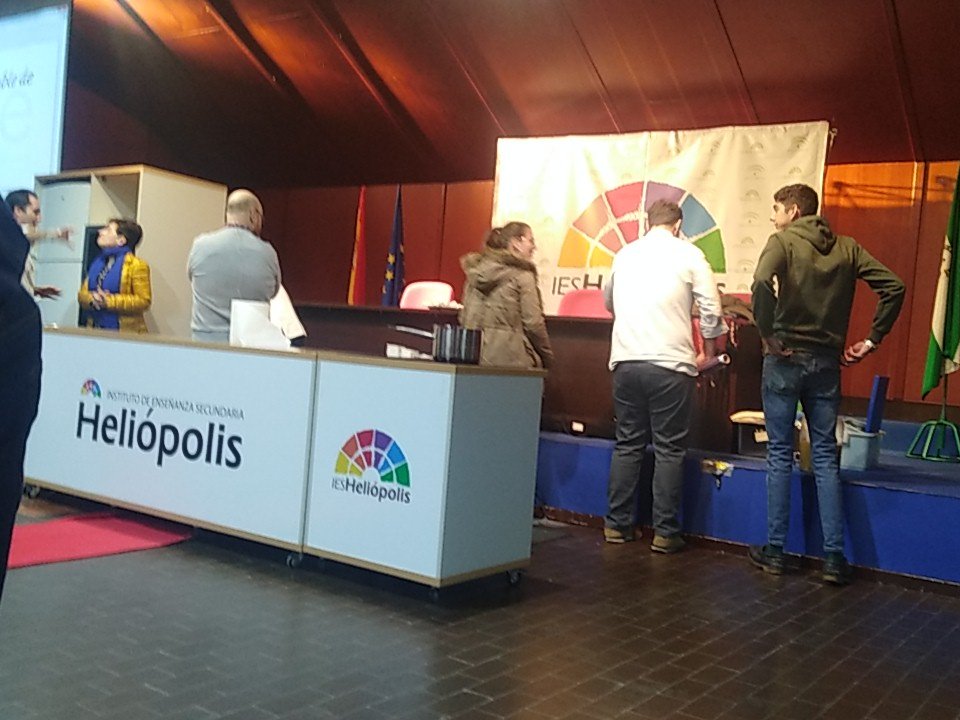 carlitosbeti_26's tweet photo. Preparado para la tercera exposición del día desde @iesheliopolis #cocinadeproximidad #consumoresponsabledealcohol https://t.co/eWWY3DdXM5