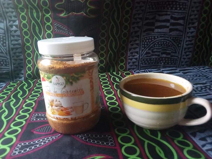 AssociationAVPL's tweet photo. [ Thé et Infusion Du Cameroun ]

La marque @sappgocm Vous propose le thé au gingembre et au miel. Il s'agit d'une boisson au goût exceptionnel  qui aide à brûler les graisses.

Disponible en :
- 500 ml au prix de 2500 frs 
- 750 ml au prix de 3500 frs 

Tel: 654 520 815 https://t.co/KuX8pdVuLy
