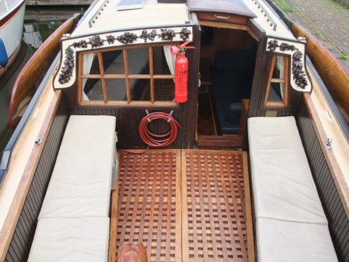 In prijs verlaagd: zeer mooie #schouw, bj. 1983, afm. 10.75 x 3.80 x 0.65m. #Vetus 33 PK ('97) #boegschroef, 6 slppl. Nu voor € 19.950,--