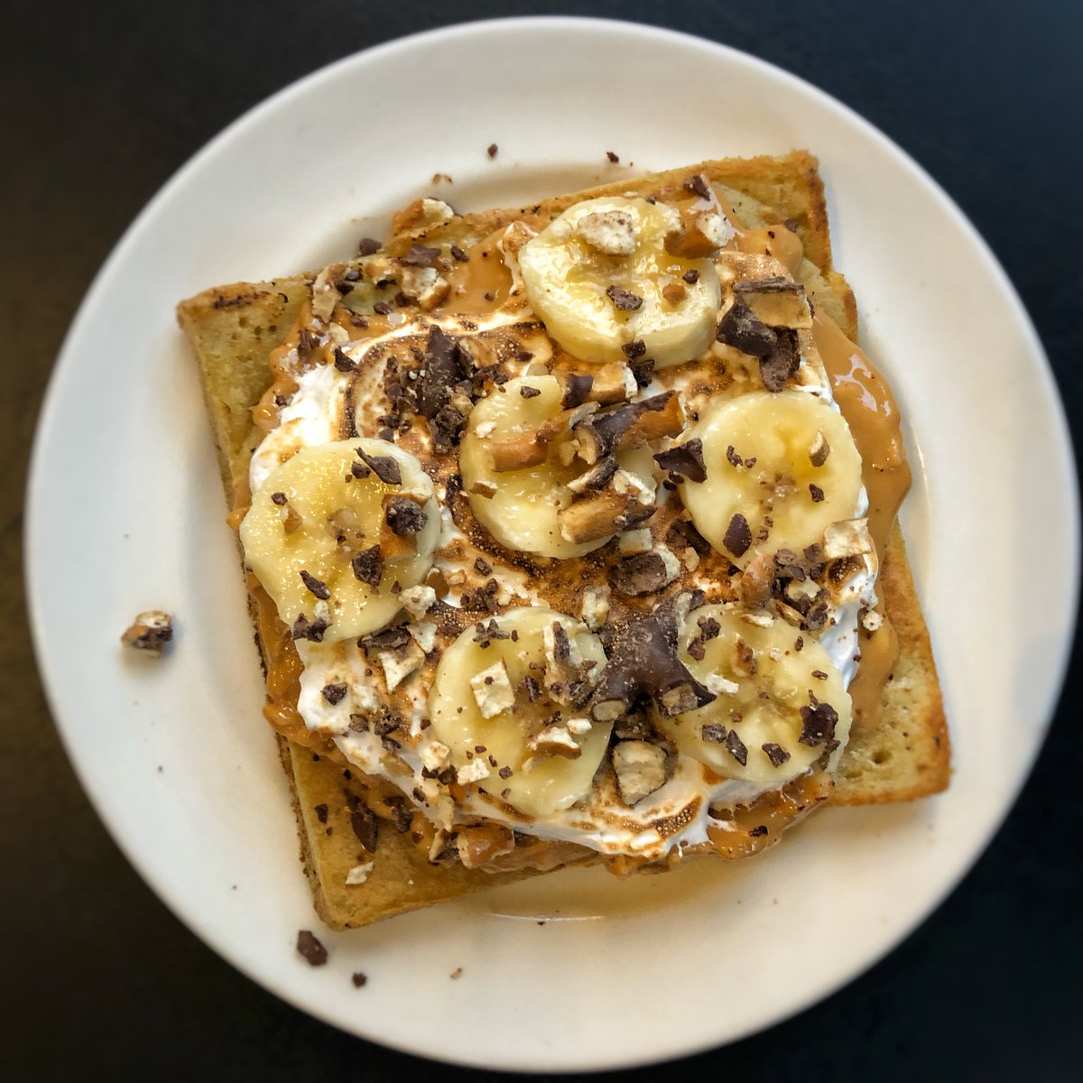 Excited to announce a #CrumpetCollaboration with @goodpropertea ☕️

The ‘FlufferNutter’ Crumpet - Layers of peanut butter & banana topped with marshmallow fluff & chocolate pretzels 🥨

Try it for yourself at @goodpropertea in Leather Lane for the whole of this February 👊🏻💥