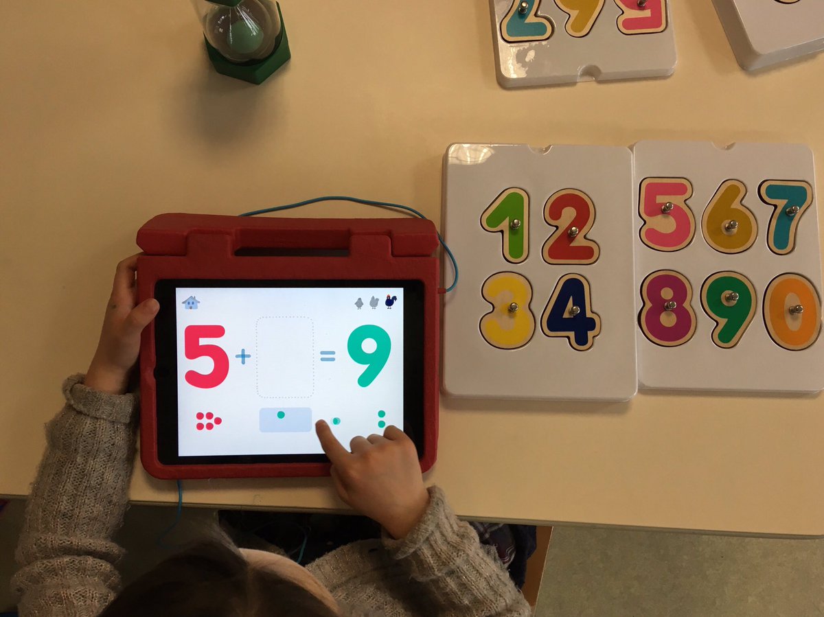 manuhache's tweet image. Le nombre comme outil pour anticiper en GS.
Utilisation des #smartnumbers et de l’appli Plus ou Moins de @marbotic en prolongement de la séquence « jetons voyageurs » tirée de la Malette Maternelle @ADIREM_50. #EcoleNumerique #Stmichel2B