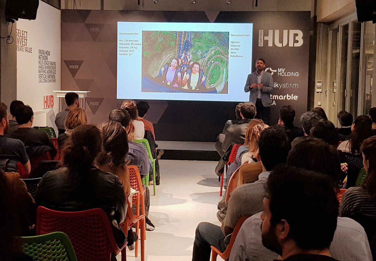 #DigitalAgeMeetup'ta konuşan SAP MENA Pazarlama Direktörü Erdem Aksakal: "Düne kadar şirketleri operasyonel veriyle idare ediyorduk. Ancak artık deneyimsel veriye bakıyoruz. Operasyonel veri kısmını yapay zeka yapacak. İnsanlar deneyimsel veriye odaklanacak."