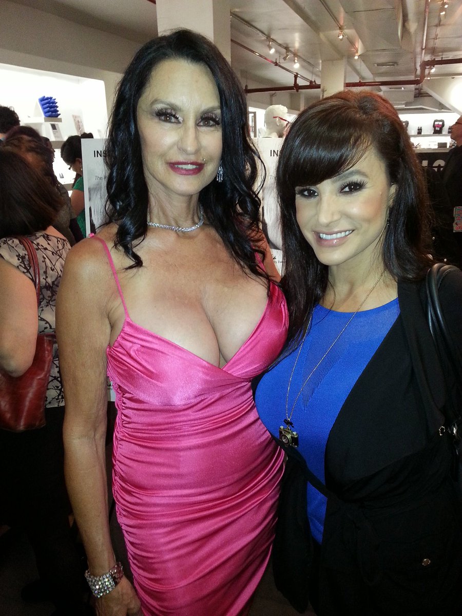 R/T if you think I should do a mother daughter shoot with <a href="/thereallisaann/">Lisa Ann</a> at <a href="/Brazzers/">Brazzers</a>