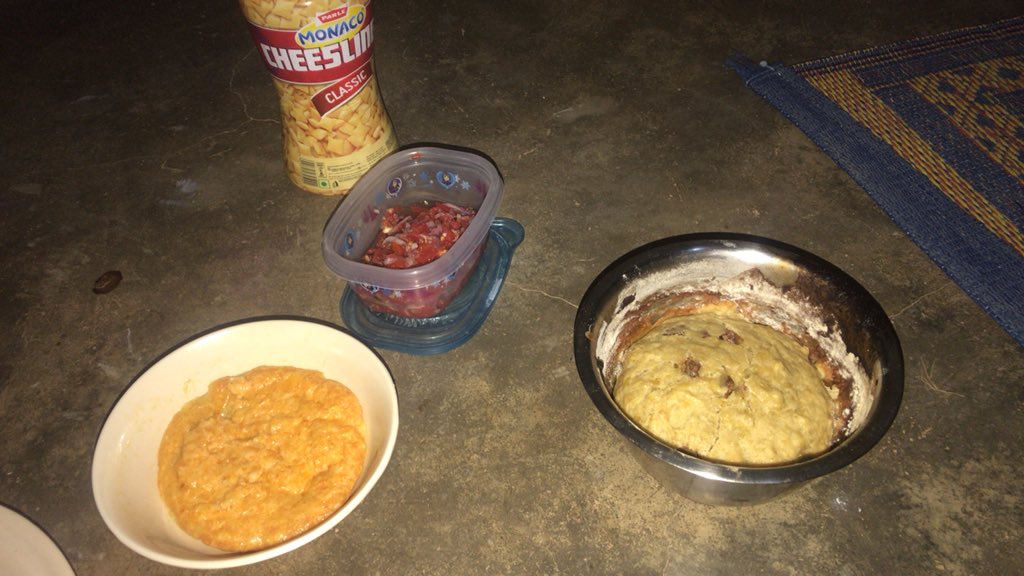 holygingsoup's tweet photo. alright twitter get ready for some buffalo cheese bread, salsa, and chocolate chip banana bread #ChefHolly #bonappetit #ClassOverload #yeet https://t.co/I368rl6Zcl