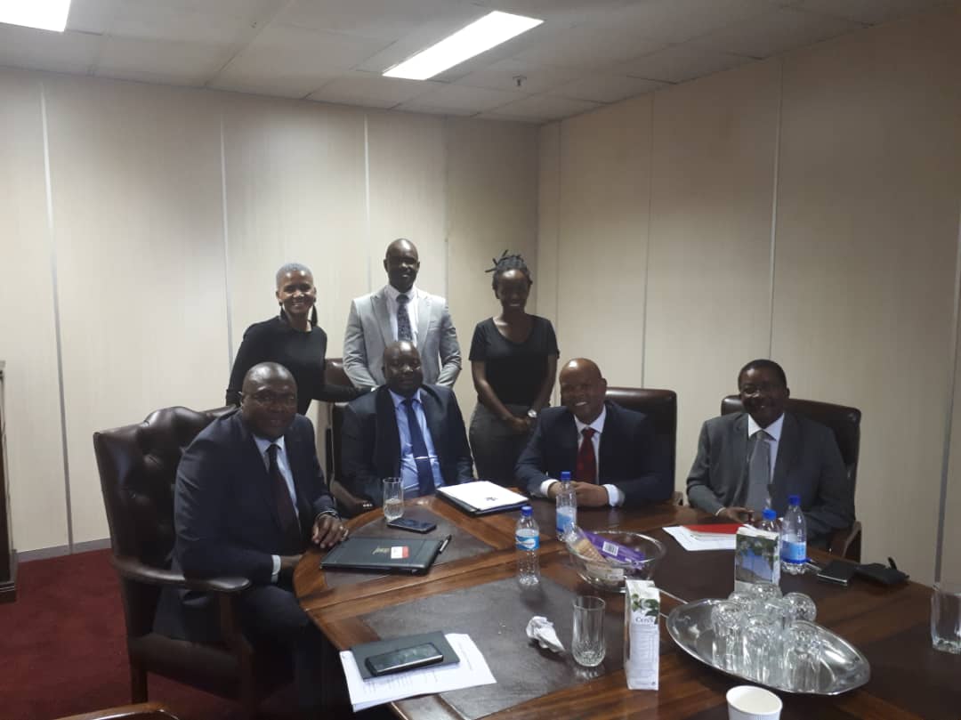 The SADC-LA <a href="/la_sadc/">@SADC-LA</a> President Max Boqwana, and the SADC-LA Mission to investigate the complaints against the Judiciary arising out of the recent spate of arrests in Zimbabwe. Flanking him are the Acting Secretary and Deputy Secretary of the Zimbabwe Judicial Services Commission.