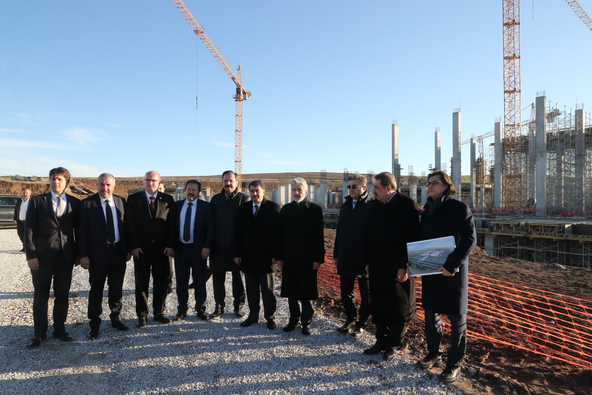 Ankara Uluslararası Fuarcılık ve Kongre AŞ'nin yönetim kurulu toplantısı sonrası Ankara Valimiz Sayın Vasip Şahin ile birlikte inşaatı devam eden Akyurt Fuar Alanında incelemelerde bulunduk.