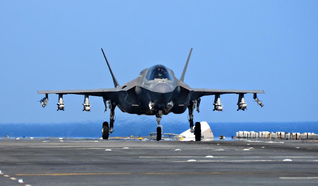 #USNavy photos of the day: three #F35C’s complete a flight over Eglin Air Force Base, a LCAC prepares to exit #USSWasp, #USSGravely departs #Norway, and an #F35B prepares for takeoff aboard #USSWasp.
ℹ️ info and ⬇️ download: navy.mil/viewPhoto.asp?…