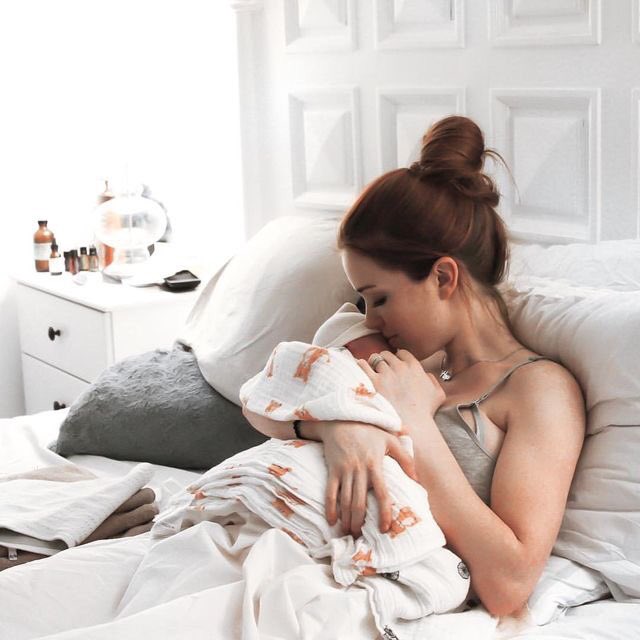 asteroirders's tweet image. — meet Peter Schreave 🤴🏻

「 yoυr lιттle нαɴdѕ wrαpped αroυɴd мy ғιɴɢer αɴd ιт'ѕ ѕo qυιeт ιɴ тнe world тoɴιɢнт 」