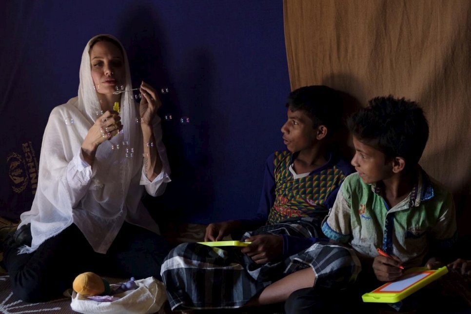 HamidullahBabu's tweet photo. UNHCR special envoy Angelina Jolie has been visiting Rohingya Refugee Camp’s in Bangladesh https://t.co/RLAlzx61aq https://t.co/pfxXeoPfdT