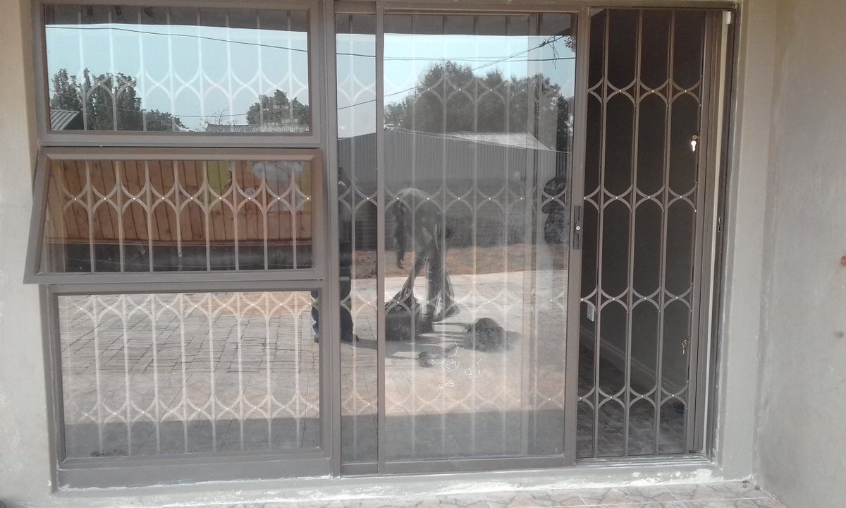 TumisangMooki's tweet photo. @StartupGrindMHK @MMABATHO BARRIERS we manufacture and install these security barriers, blinds and other services. plz dm me for more info https://t.co/3XJI4fa9TW