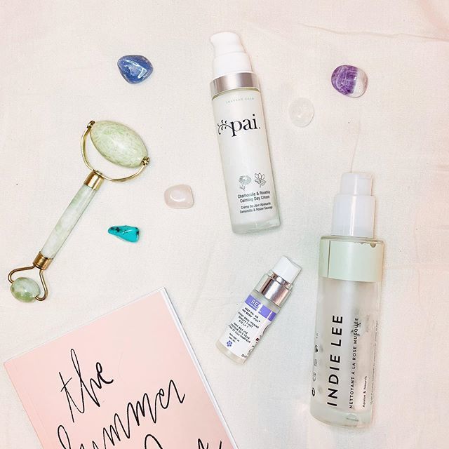 andreasmusings's tweet image. Morning routine. ☀️🛁 I have been loving these products all through Summer and Fall. But, my skin hates New England winters and they don’t seem to be nourishing enough for the cold and dryness of the season. I think it might be time to try new things.… bit.ly/2S8d4XX