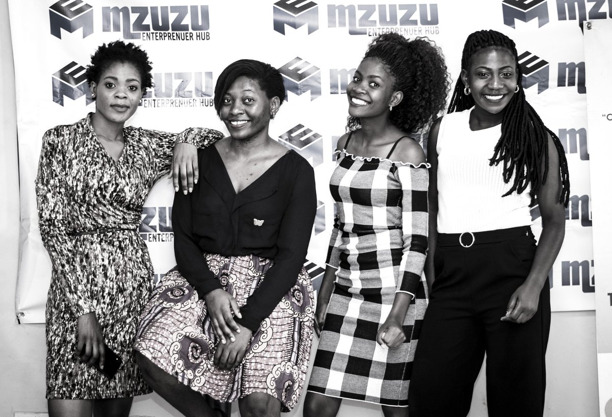 MissJoa27's tweet photo. @mzehub community be showing off with more girlpreneurs!
“I want every little girl who’s been told she’s bossy to be told again she has leadership skills.”
These young women are leadership❤
📷 @SMediamw
#ShePreneur #ProjectHer #Leadership #hubstars https://t.co/JSv80PfxDD