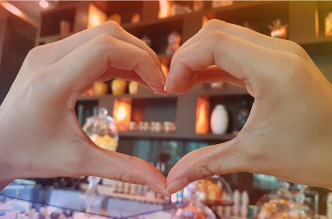 CCRotanaDoha's tweet photo. COMPETITION TIME!
Share a photo with heart shaped hands frame from City Centre Rotana Doha and WIN a lovely dinner at #TeatroDoha on 14th of February๐ฅฐ
Share your photo now;https://t.co/7zgWRTOVtk https://t.co/Axryo8O1CE