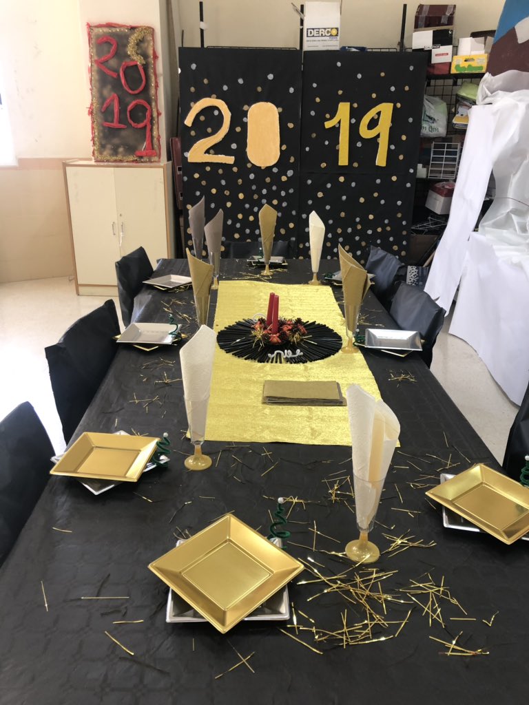 mklamola's tweet photo. Concurso de decoración de aulas en La Mola...Enhorabuena ganadores! #decorarmola #concurso2019 #lamolamola https://t.co/DHx6bdpIQZ