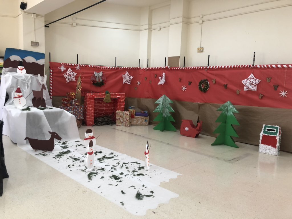 mklamola's tweet photo. Concurso de decoración de aulas en La Mola...Enhorabuena ganadores! #decorarmola #concurso2019 #lamolamola https://t.co/DHx6bdpIQZ