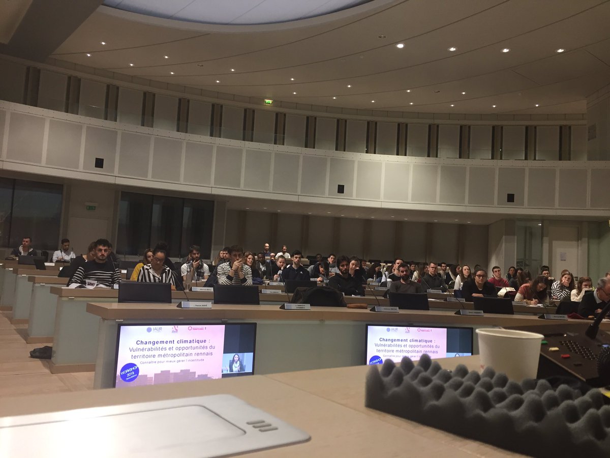 HenriNoelRUIZ's tweet photo. #workshop #IAUR sur les vulnérabilités du territoire au réchauffement climatique. 119 étudiants de profils très divers chargés de réfléchir 5 jours sur cette question et d’esquisser quelques scénarios. Un workshop commandé par @Audiar_infos avec soutien @BanqueDesTerr https://t.co/BFPmqoBJl8