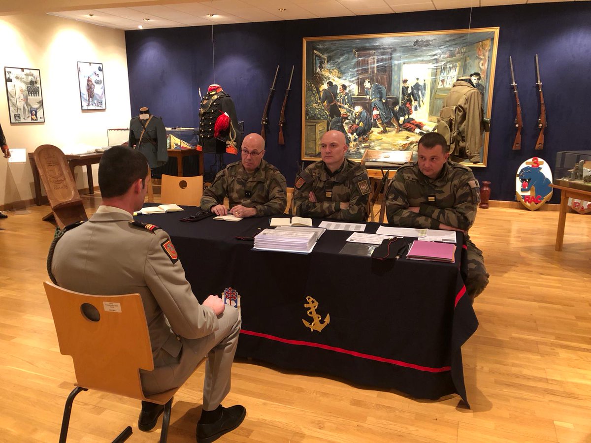 COM6BLB's tweet image. Revues d’effectifs au #3RAMa et au #21RIMa: moment fort dans la vie d’un soldat entre un subordonné et son colonel pour effectuer en commun un bilan, découvrir le champ des possibles pour sa carrière, faire part de son contexte personnel, et surtout se projeter dans l’avenir.