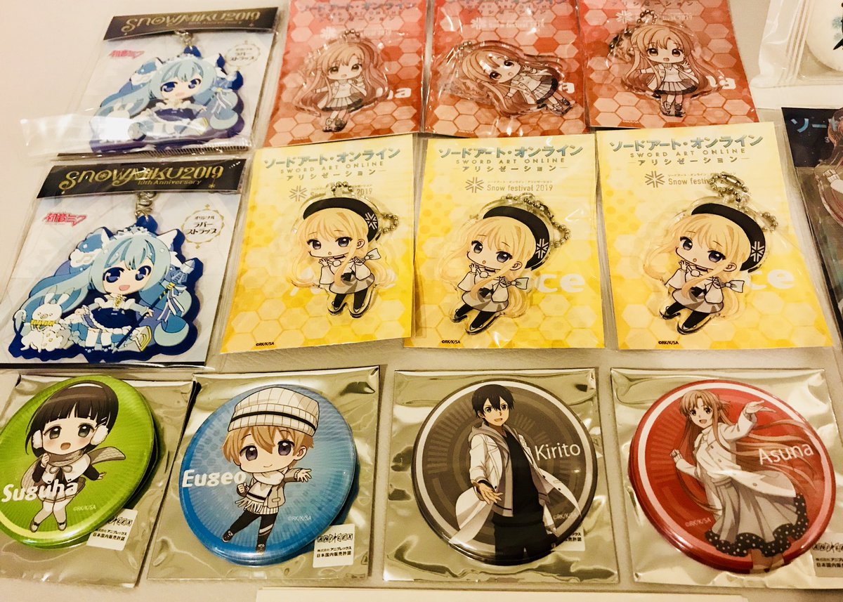 Mbutterfly18's tweet photo. 福田さぁーん
お約束どおり行って参りました〜‼️

大好きなグラフィックデザイナー様
福田さんデザインのソードアート・オンライン at さっぽろ雪まつり❄️

じゃじゃぁ〜んと戦利品の数々💝

#さっぽろ雪まつり
#ソードアートオンライン
#GOODS 
#apu https://t.co/3RYljVQGq3