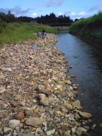 山田英春 10年前くらいはよく石拾いに行った 山形 福島 石川 これは山形の川 ずっと下むいてると首が痛くなるね 山田英春 10年前くらいはよく石拾いに行った 山形 福島 石川 これは山形の川 ずっと下むいてると首が痛くなるね