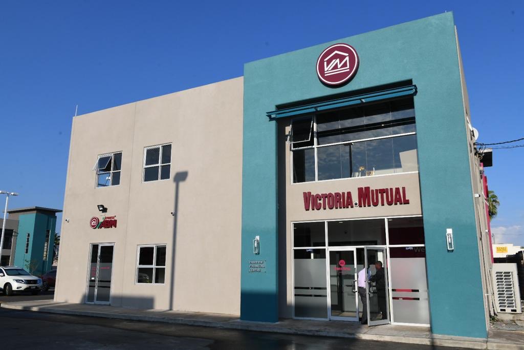 myvmgroup's tweet photo. New Branch, same mission -helping Jamaicans on their journey to financial independence. Come on down to #Fairview Shopping Complex #VMBS #ModernMutual https://t.co/CZYp2vhwCE