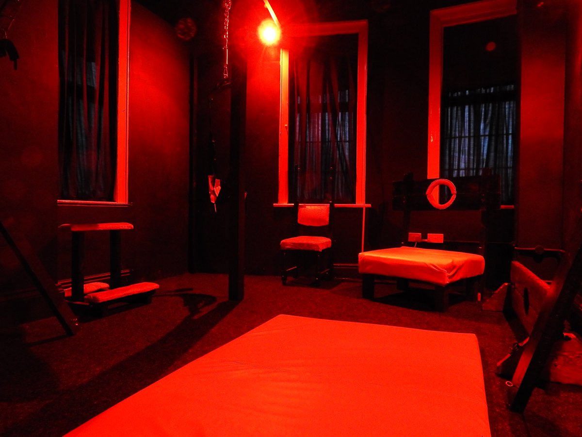 EventsManhole's tweet image. Manhole hulls premier sauna open 6 days a week at HU9