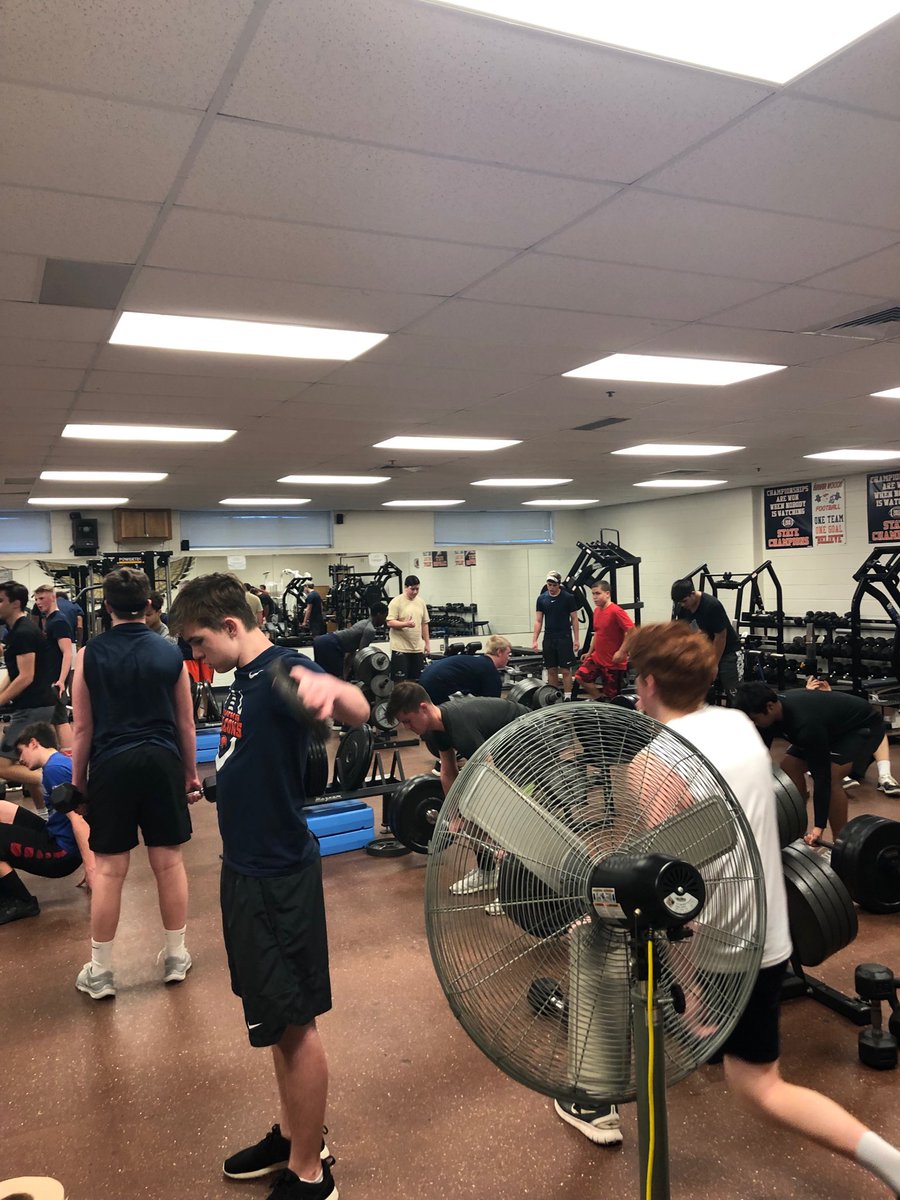 CoachBruton's tweet photo. Monday morning Grind session. Impressive how these attack any workout we throw at them. #RootBeforeFruit https://t.co/EXaJD25tLA