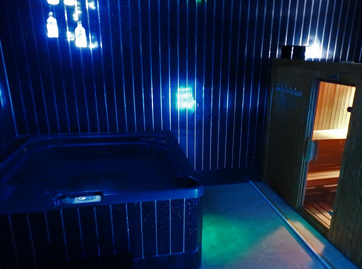 EventsManhole's tweet image. Manhole hulls premier sauna open 6 days a week at HU9