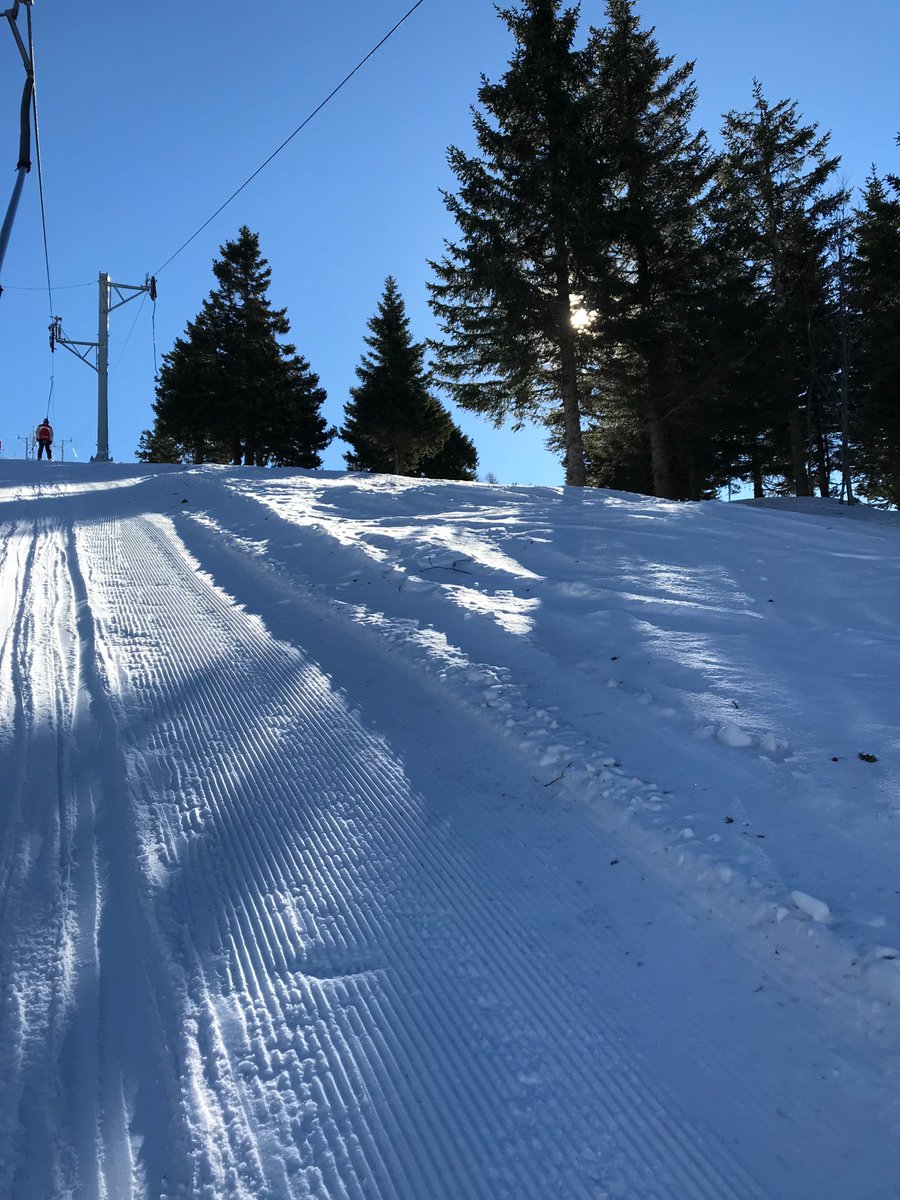 Jutri smo ALL IN ⛷️ Zagnali bomo vlečnici Kržišče in tako bo z jutrišnjim dnem, smučišče v polnem obratovanju! p.s.: Sonček smo naročili 🌞
