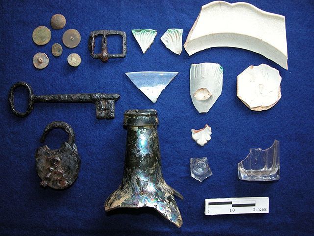 Montpelier_Arch's tweet photo. This artifact assemblage is from one of the cabins in the Field Quarter. What do you think these artifacts can tell us about enslaved life in this area? ⠀
⠀
#artifacts #artifactassemblage #history #complexhistory #archaeology #historicarchaeology Rea… https://t.co/DeQ1AzPBTm https://t.co/FmnpiY2nqo