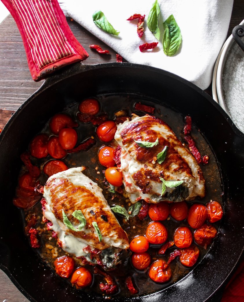 February's Caprese Stuffed Chicken Breast Recipe 🍽 This is your perfect dish for two ❤️ ow.ly/4rbd30nv19M