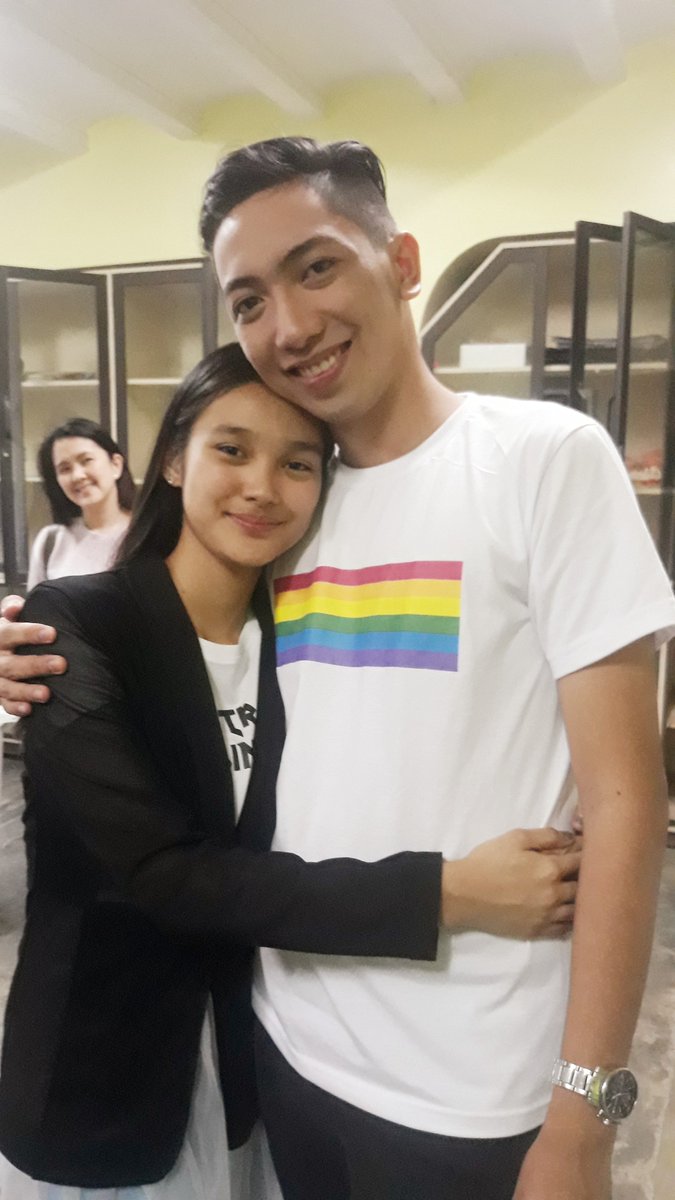 gandaban's tweet image. Kumota sa hug sakin si @msKarinaB  ngayong araw ah naka apat ata sana walang mag selos CHAR HAHAHHAHAHAHAHA Ganda ni Ma'am April sa likod ganda pa ng shoes nya palavan mamshi