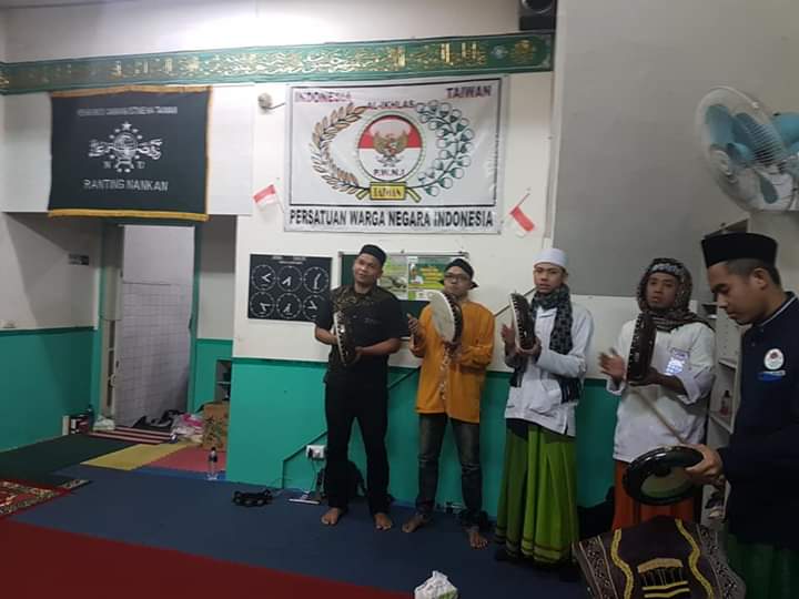 NU26CS's tweet photo. InsyaAllah besok akan dilaksanakan pengkaderan dan peresmian Ansor Banser Taiwan.
Ikhtiar untuk terus mengembangkan organisasi warisan kyai.
Semoga lancar dan berkah.

Persiapan acara dan penyambutan oleh NU Ranting Nankan, salah satu Ranting NU di Taiwan #NuMendunia https://t.co/DMRLu4KF9l