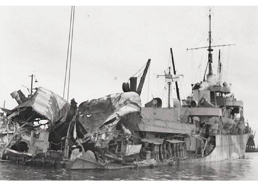 ValourCanada's tweet photo. The HMCS Chebogue was torpedoed in 1944, but miraculously stayed afloat ; https://t.co/dqIKr0DXui #WWII #CdnHistory #NavalHistory #RCN @RCN_MRC @CanadianForces https://t.co/jRtCZCMVZ5