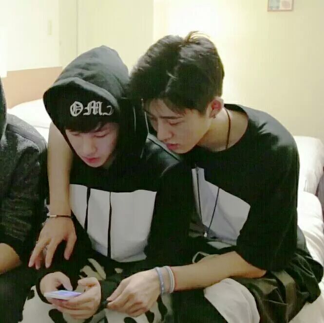 Sittidarondo's tweet photo. I haven't sent their moments for a long time😊😙
#binhwan #BJIN #iKON #iKON_交換 #iKON_譲 #iKONIC #JINHWAN #HANBIN #ikon https://t.co/iBei5rkghl
